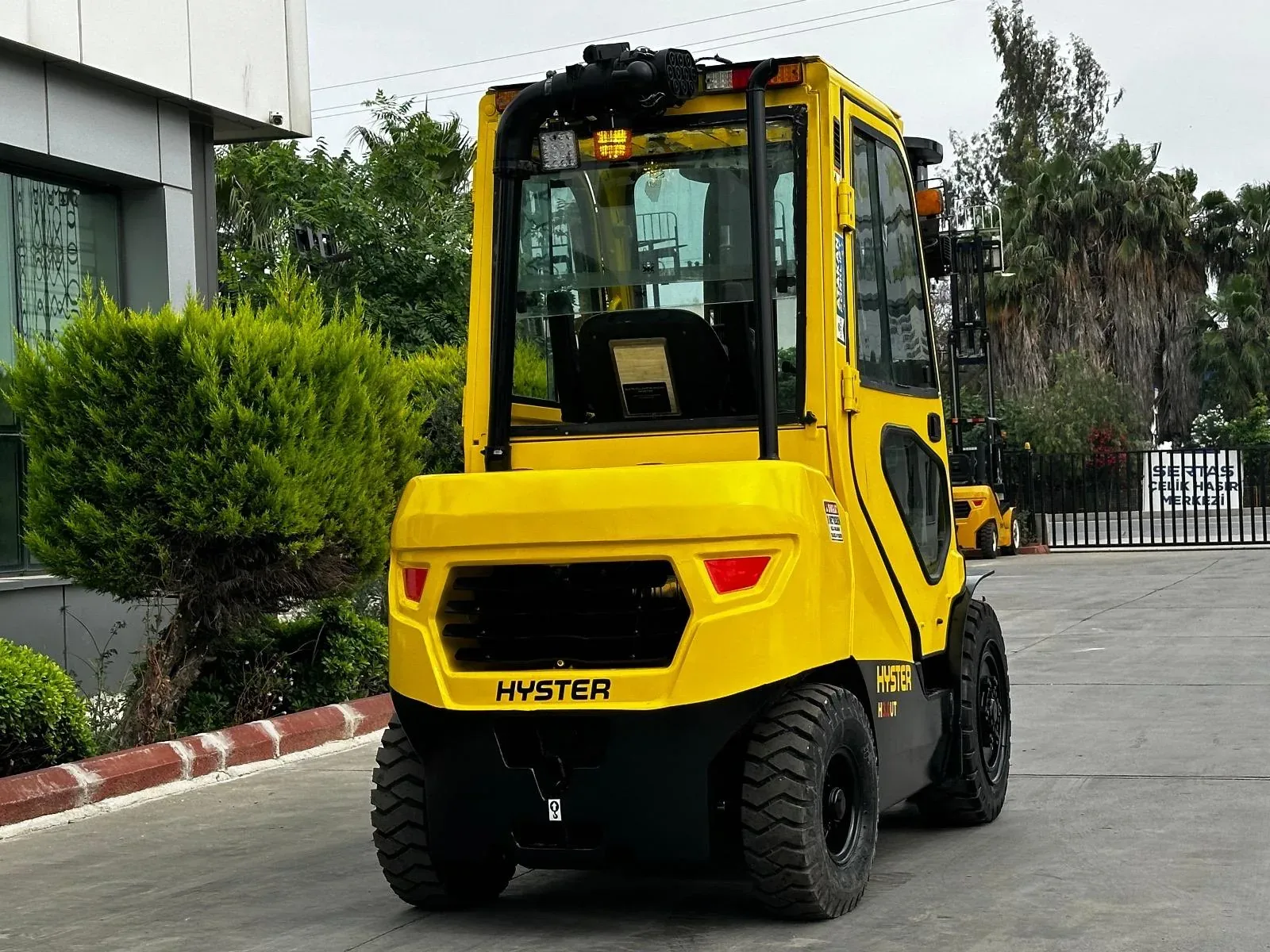 Özhan İstif iş makinaları İstanbul showroom