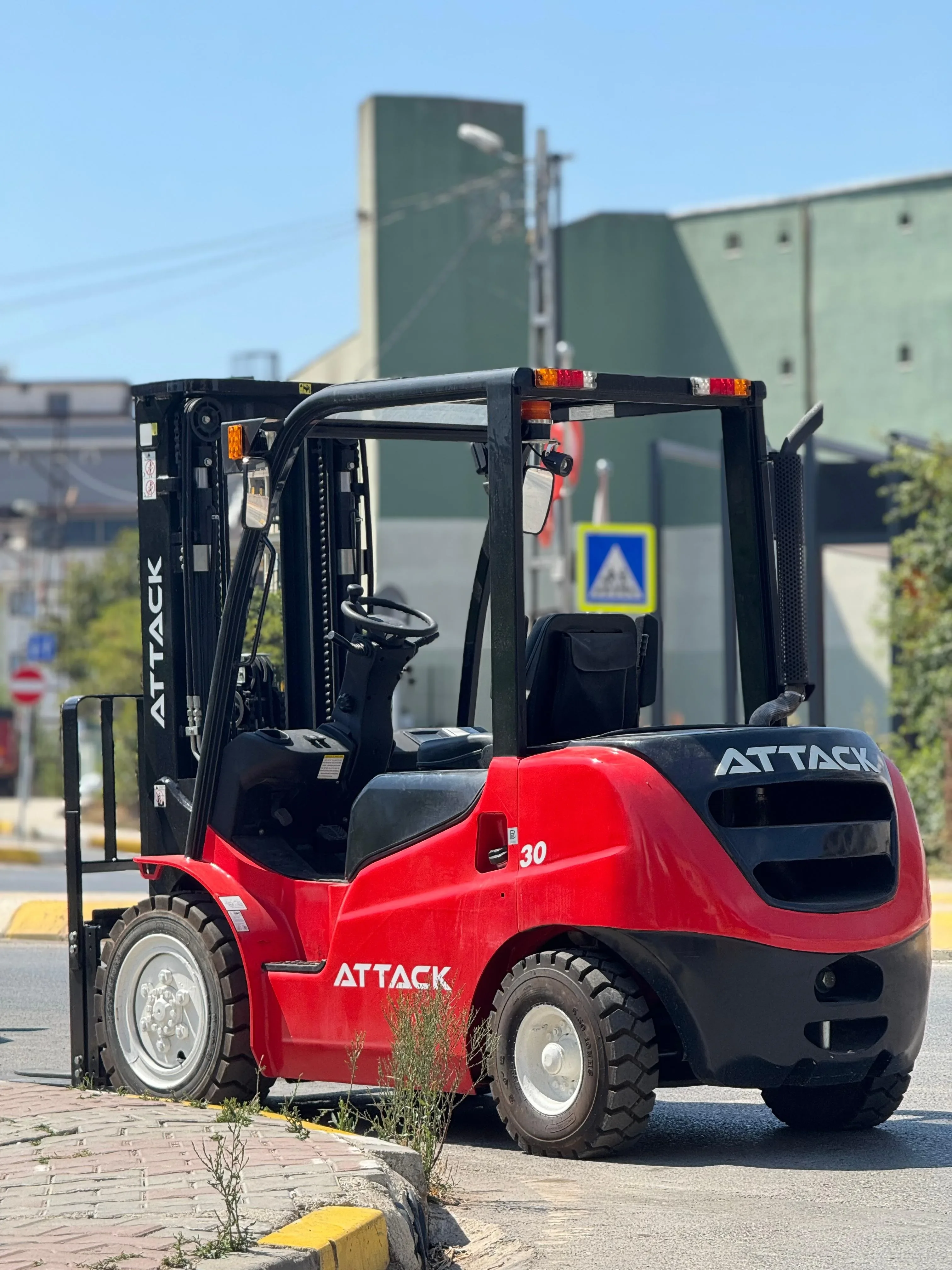 Özhan İstif İş Makinaları showroom İstanbul